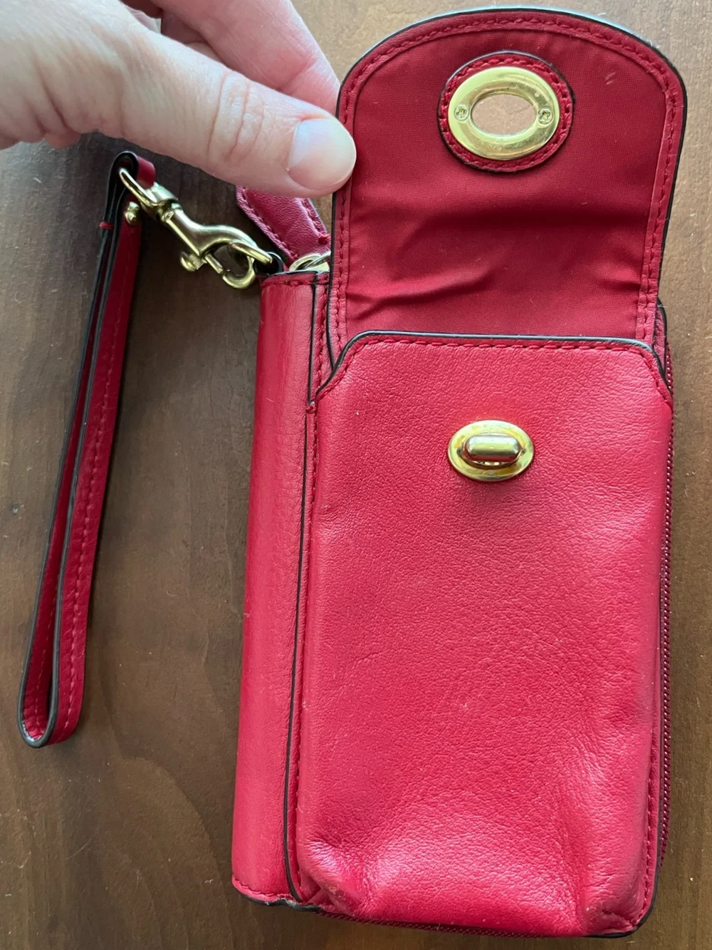 🌸Vintage Coach Red Turnlock Wristlet